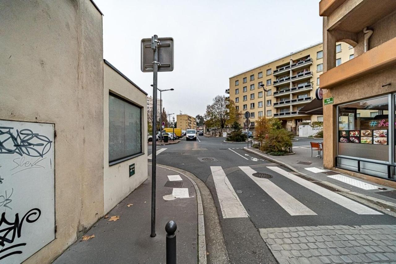 Appartamento Sleep And Go - Cozy 9 People - Oullins Esterno foto